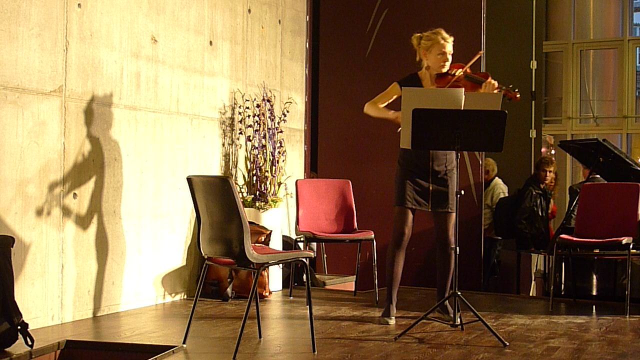Karin Hellqvist uruppför Femte strängen på Ultimafestivalen i Oslo 2011
