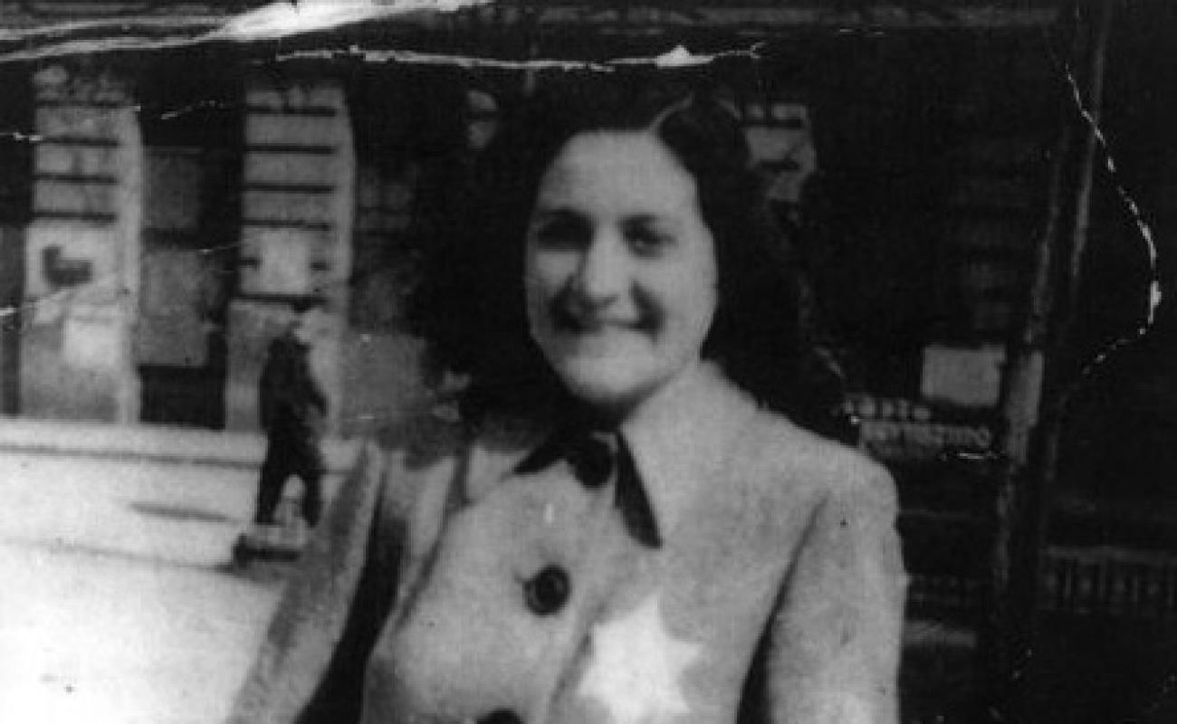 Alice Breuer på gatan i Budapest 1944