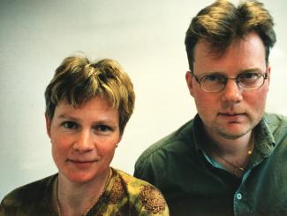 Ann-Sofi Klingberg och Mats Widlund framför 2 Pianos på CD:n Within Trees.